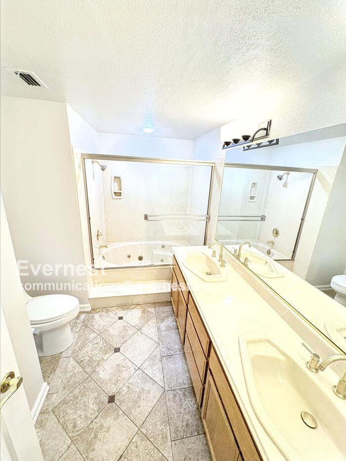Building Photo - 473 S Clovercrest Ln