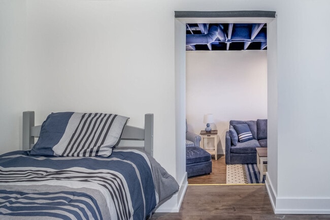 Building Photo - 184 Grand Ave