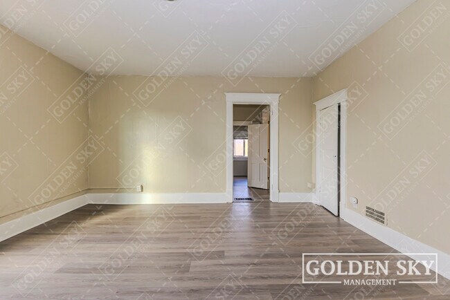 Building Photo - 646 N Mulberry St