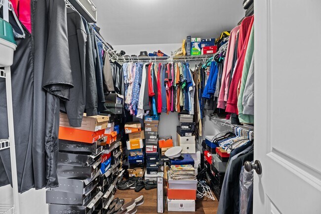 Building Photo - 211 Lynden Ln