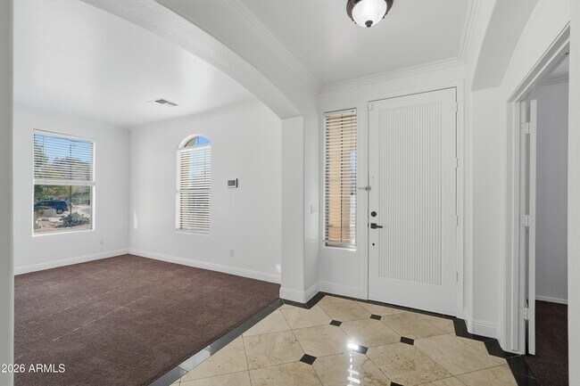 Building Photo - 14162 W Woodbridge Ave