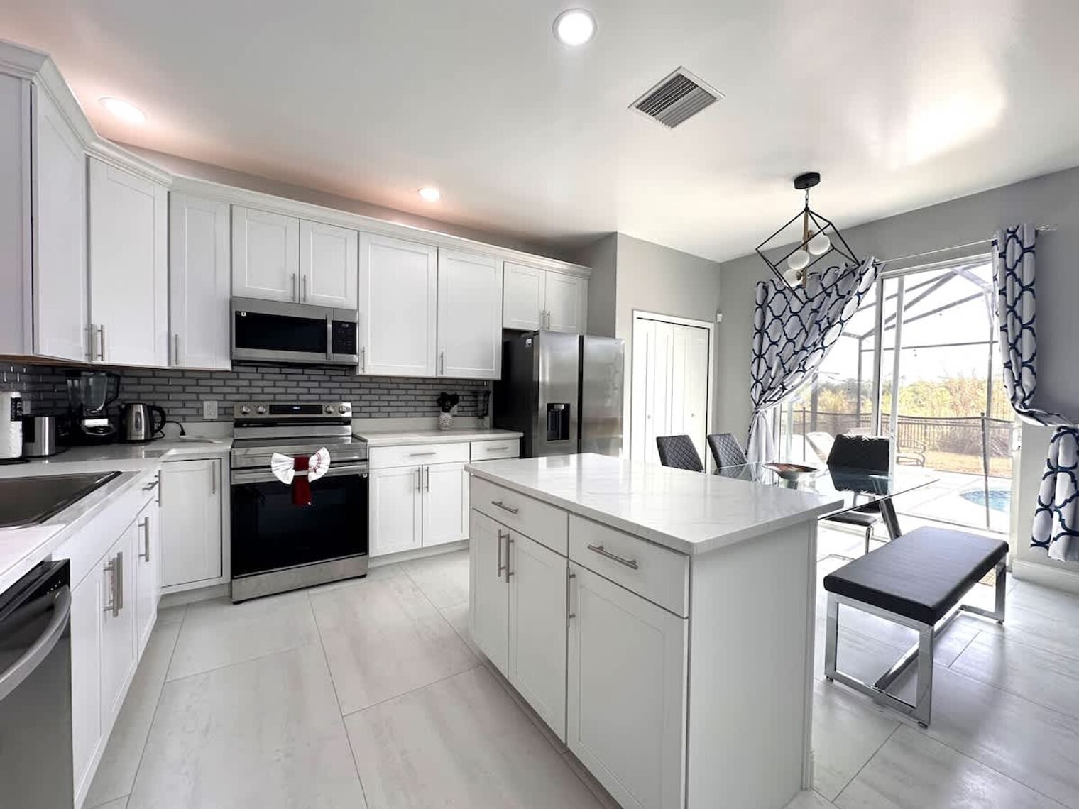 Building Photo - 321 Cabello Dr