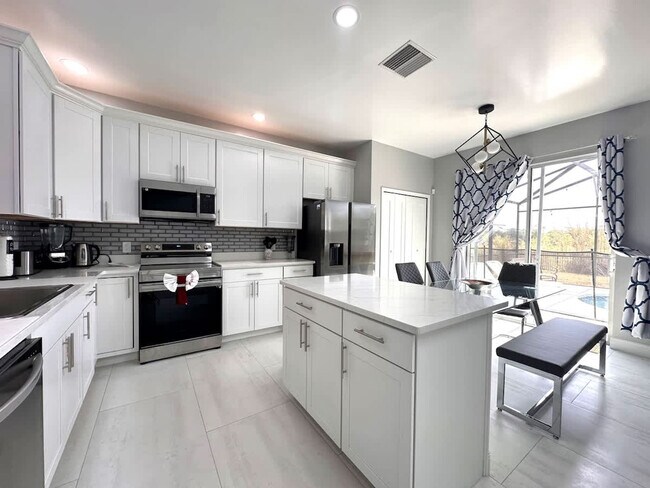 Building Photo - 421 Cabello Dr