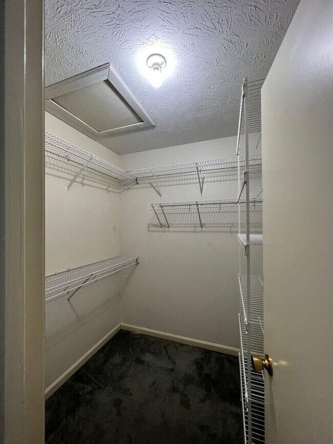 Building Photo - 30 Lee Rd 483
