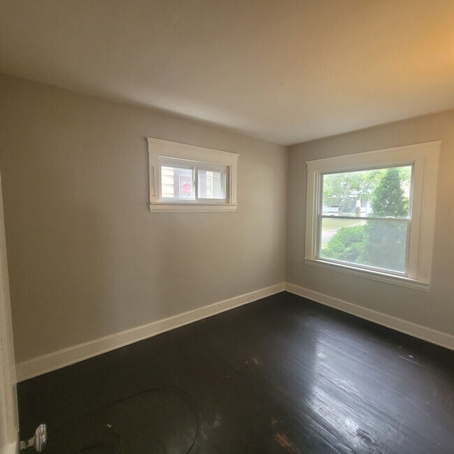 Building Photo - 3219 W 114th St