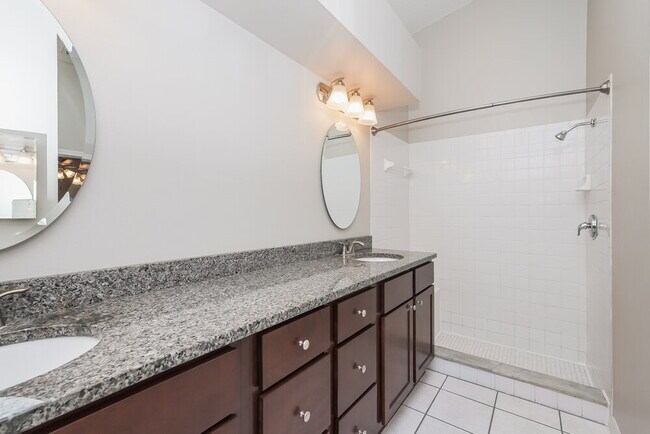 Building Photo - 1127 Hardwood Dr