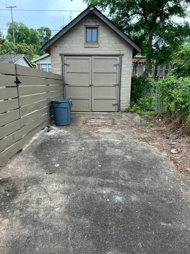 Building Photo - 631 9th Ct S