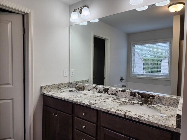 Building Photo - 5553 Shallow Branch Dr