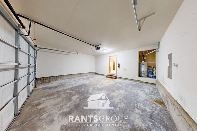 Building Photo - OPEN HOUSE: Friday 8/8 @3:30pm Spacious 3 ...