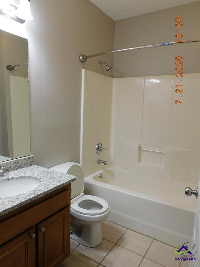 Building Photo - 506 Club Villa Court
