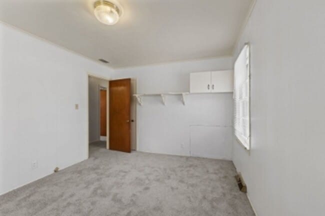 Building Photo - 1950's Charming 3 Bed Available Now!!