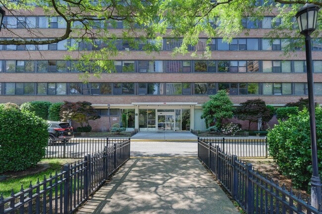 Building Photo - 135 Montgomery St