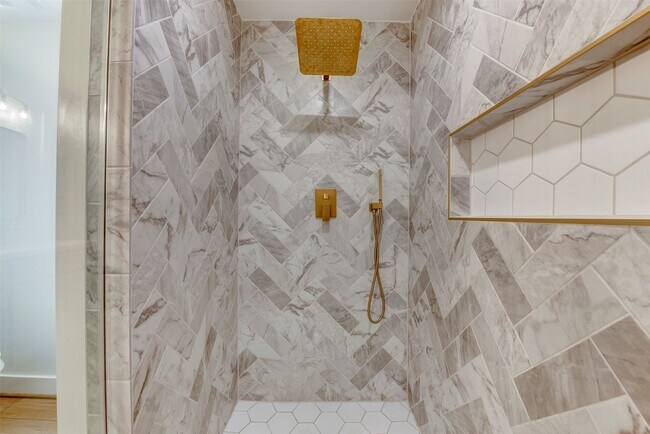 Building Photo - 2406 Blue Water Ln