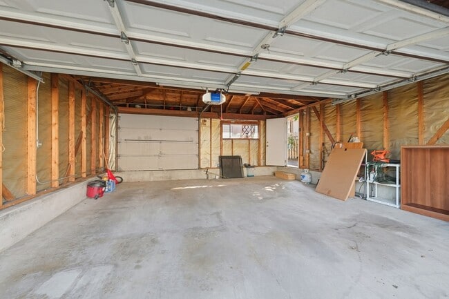 Building Photo - 9020 S Constance Ave