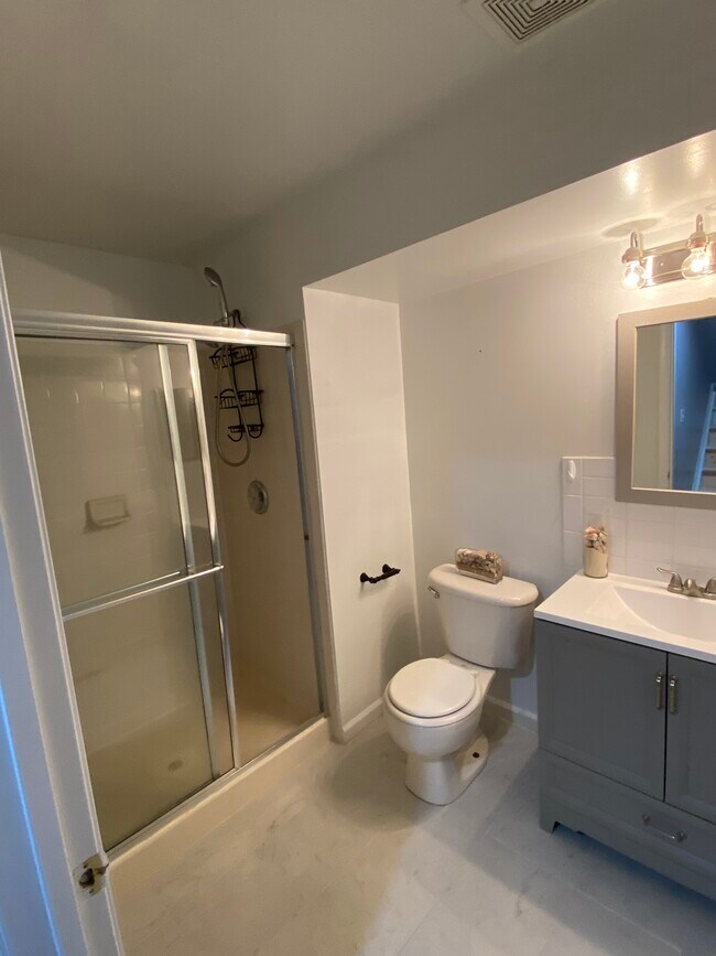 Bathroom - 415 Baish Dr SE