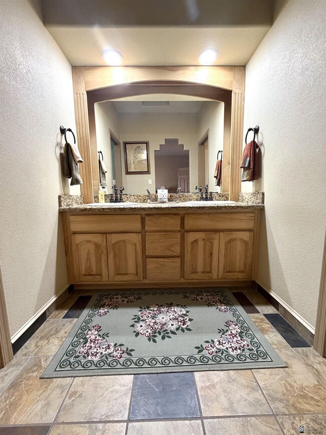 Building Photo - 14341 E 54th St