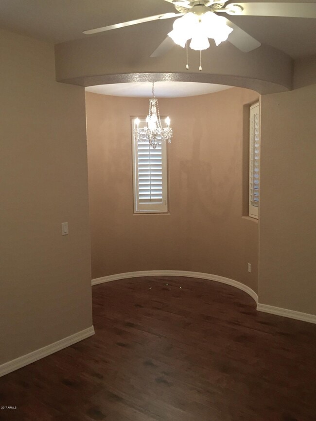 Building Photo - 1150 W Silver Creek Rd