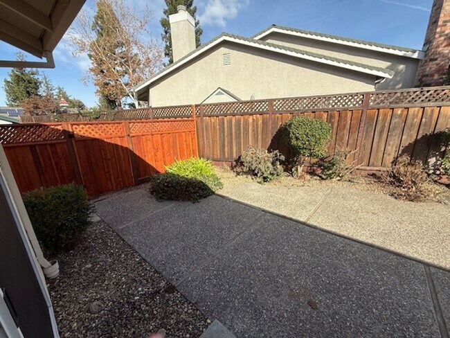 Building Photo - 3BD/2BA Single-Family Home | Less Than 200 Yards From Vintage Hills Elementary!