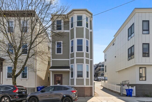 Building Photo - 419 E 3rd St