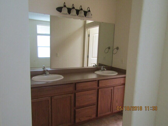 Building Photo - Beautiful 2 Bedroom/2 Bathroom Del Prado Condominium