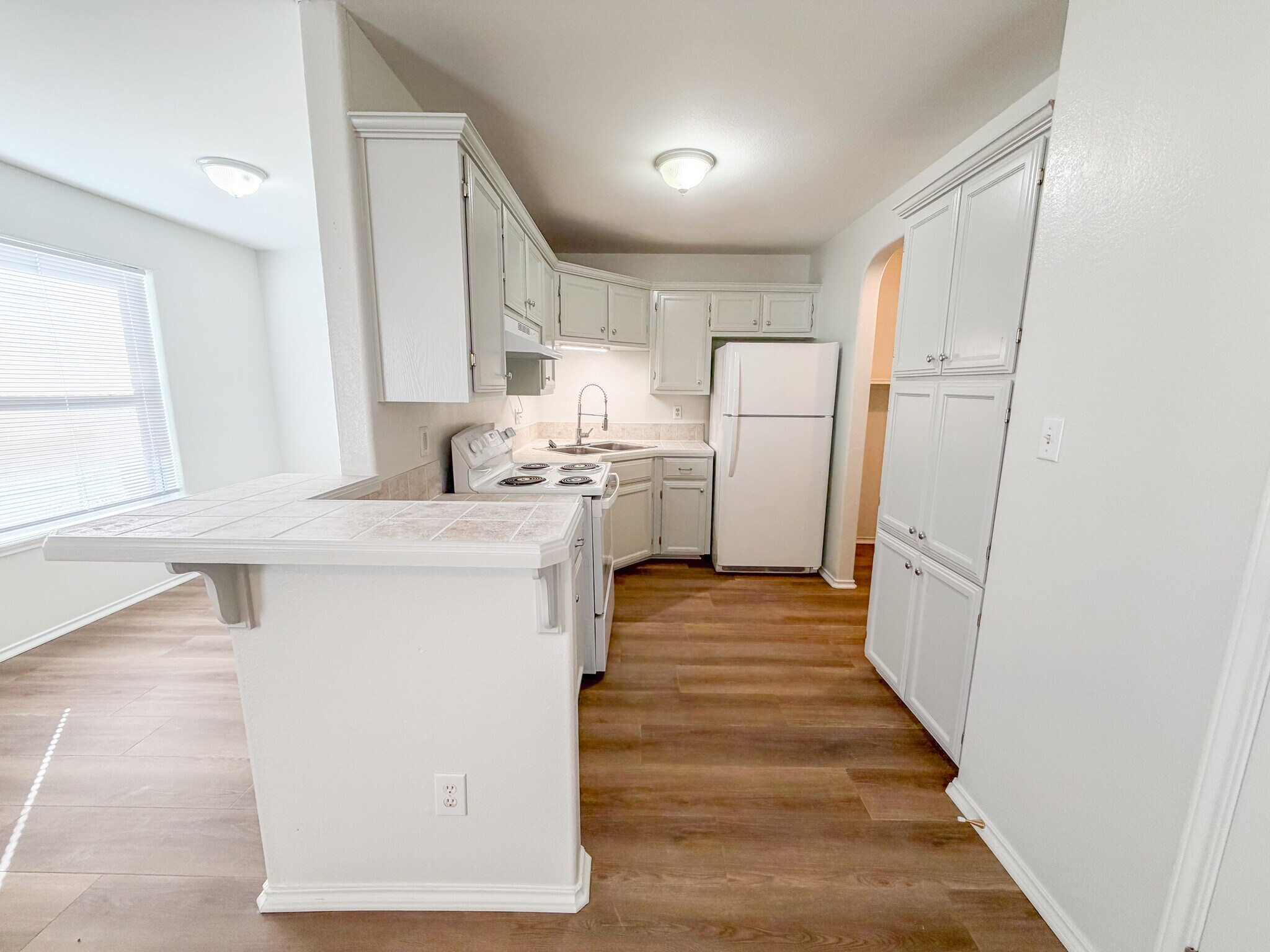 Building Photo - 709 Sonesta Dr