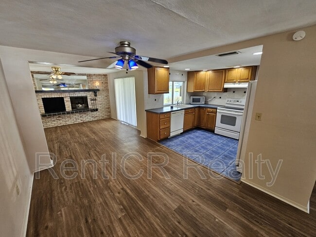 Building Photo - 4020 Pleasant Ridge Dr