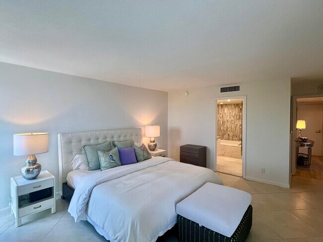 Building Photo - 5550 N Ocean Dr