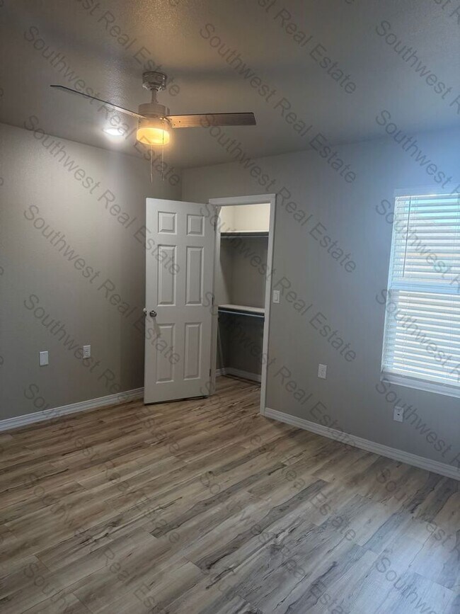 Building Photo - 1317 Mission Dr