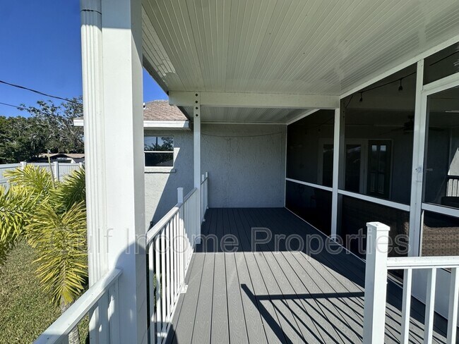 Building Photo - 354 5th St Ct E