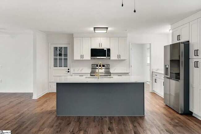 Building Photo - 300 Woodlake Rd