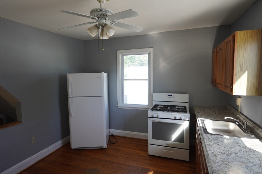 Building Photo - 3033 Hamilton Ave