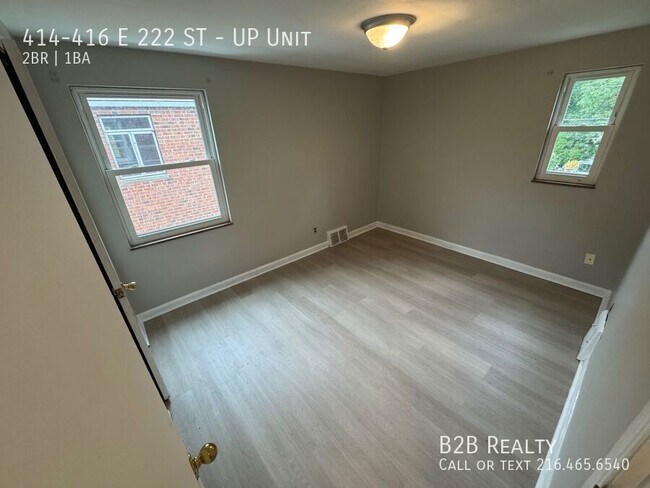 Building Photo - 414-416 E 222 ST-UP Unit