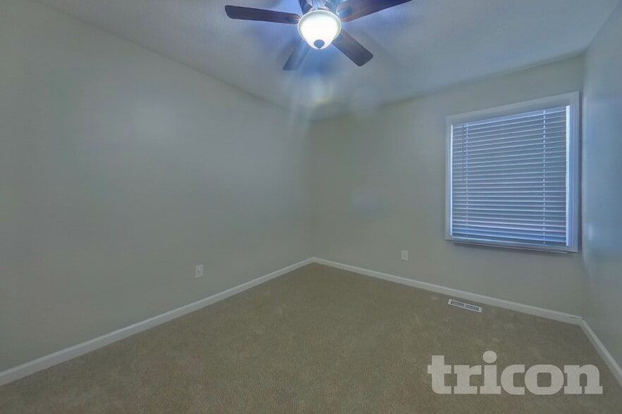 Building Photo - 1404 S Montebello Ln