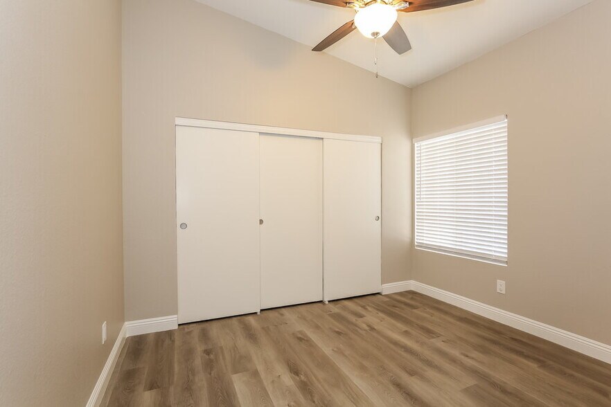 Building Photo - 2108 Farmouth Cir