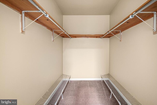 Building Photo - 401 Alderbrook Dr