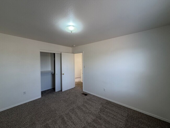 Building Photo - 4 Bedroom Home Available Near Bridge Blvd SW & Unser Blvd SW!