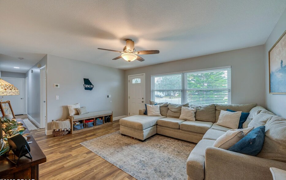 Building Photo - 1036 Tompkins Dr