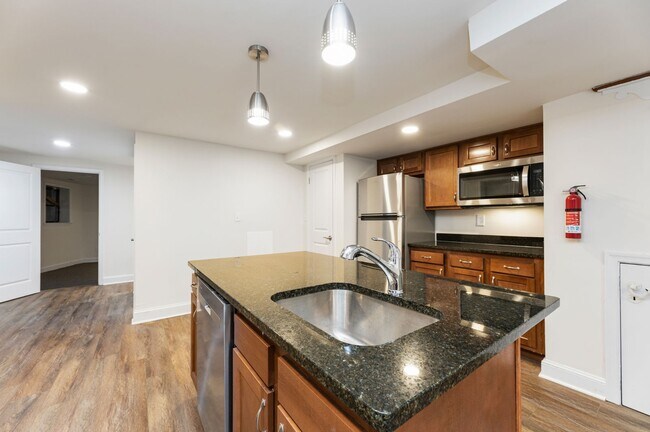 Building Photo - 1916 Eutaw Pl