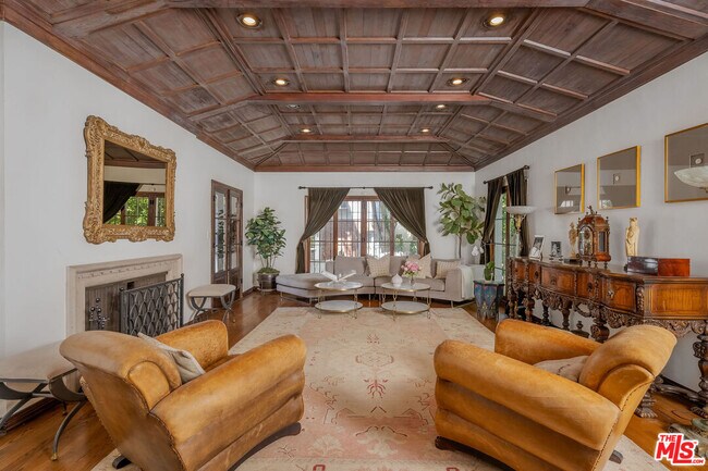 Building Photo - 4734 Los Feliz Blvd