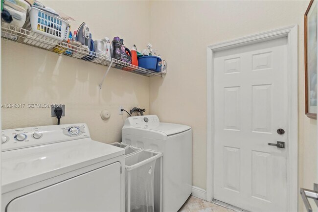 Building Photo - 1097 Allamanda Way