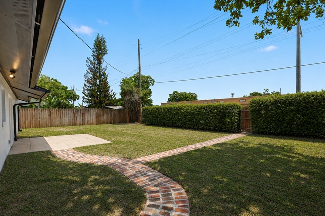 Building Photo - Remodeled SODO Home Available Now
