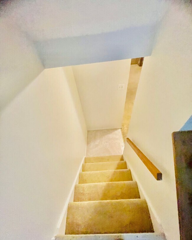 Building Photo - 3 bed- 1.5 Bath- Bridgeville Pa