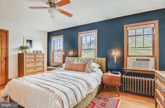 Building Photo - 1123 44th Pl SE