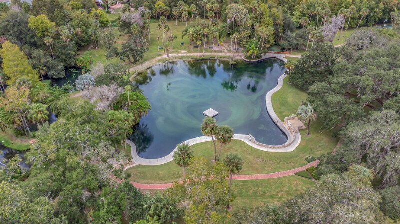 Building Photo - 211 Fairway Dr.