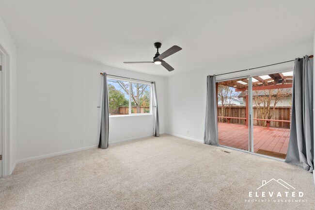 Building Photo - 2529 Buss Dr