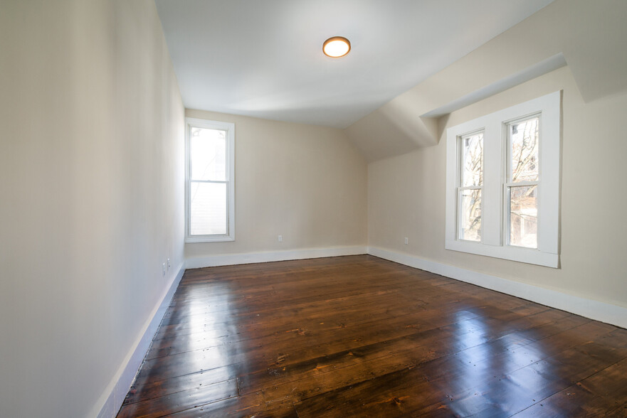 Building Photo - 19 Playstead Rd