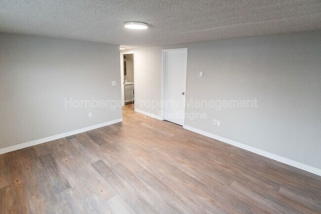 Building Photo - 10119 E Empire Ave