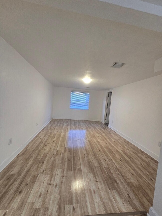 Building Photo - 3901 Lakewood Rd