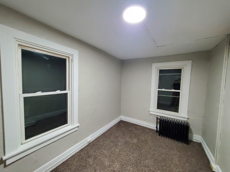 Building Photo - 550 Railroad St