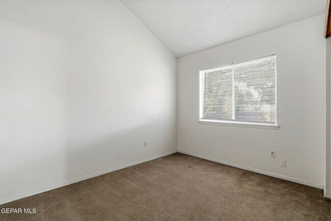 Building Photo - 10902 Yogi Berra Cir